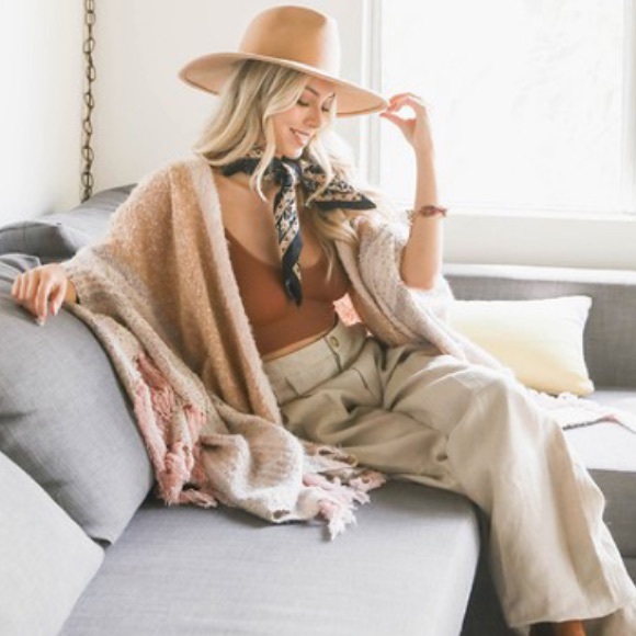 5 Star Rated New Cozy Seamless Bralette - Picture 3 of 8